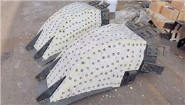 钢厂抓取小料斗衬瓷施工